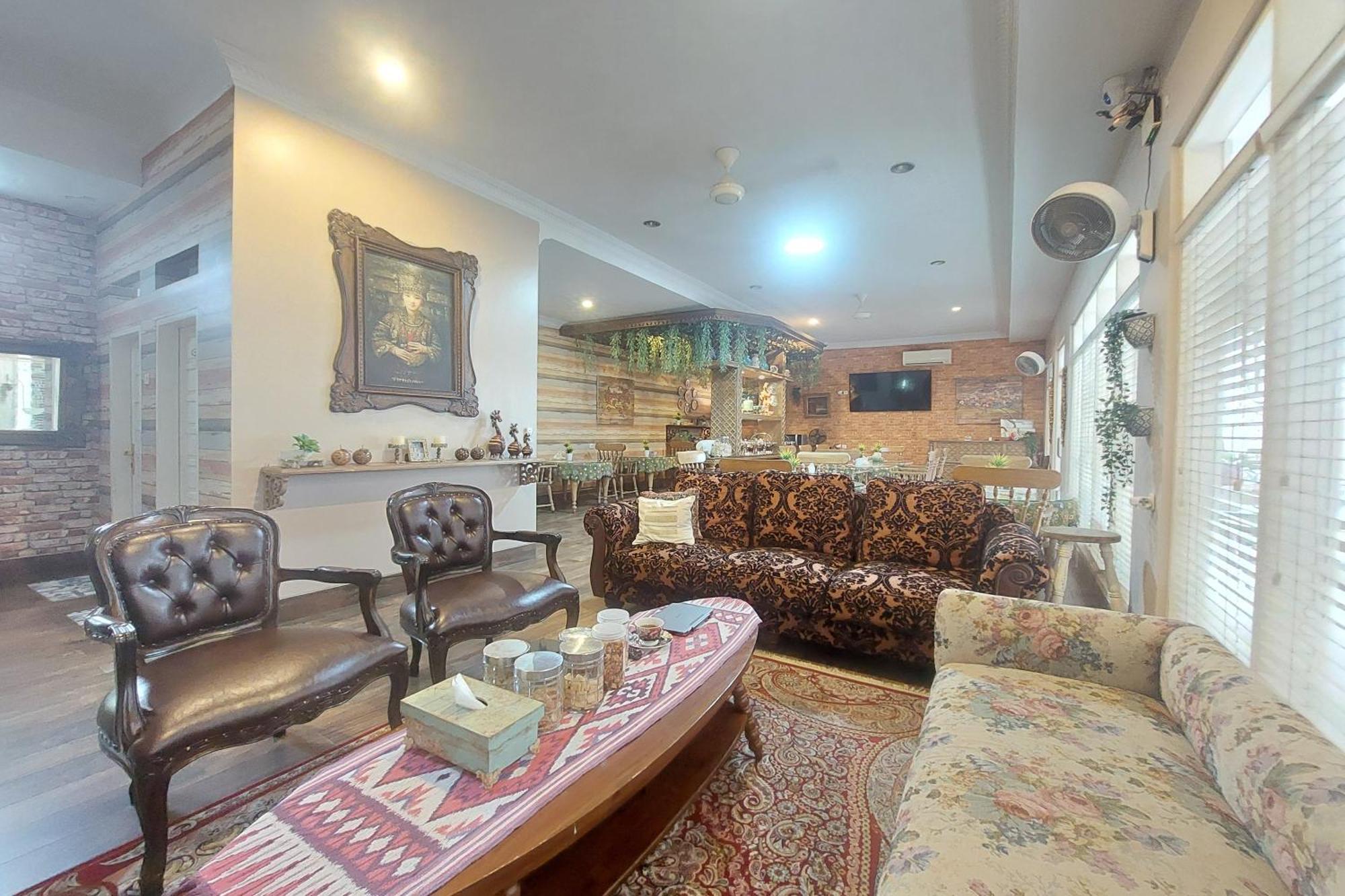 Nonie'S Huis Hotel Medan Exterior foto